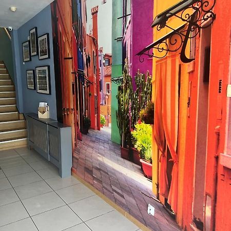 Artmotel & Bistro Хацег Экстерьер фото