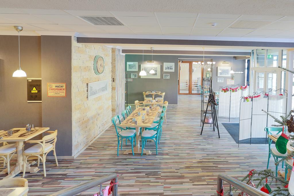 Artmotel & Bistro Хацег Экстерьер фото