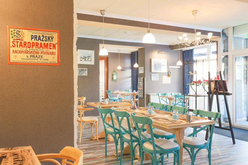 Artmotel & Bistro Хацег Экстерьер фото