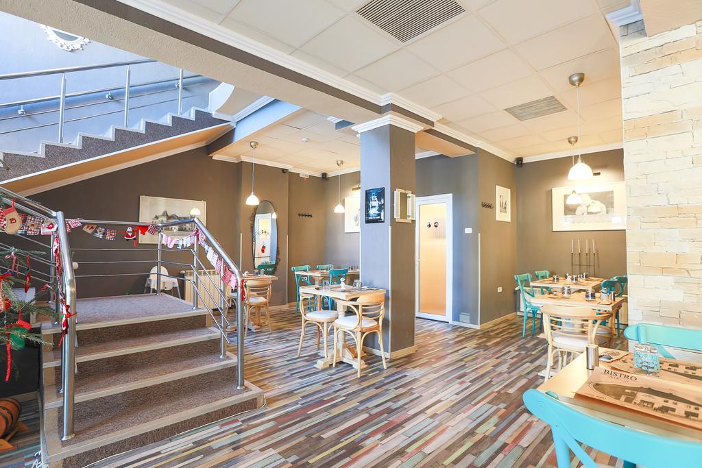 Artmotel & Bistro Хацег Экстерьер фото