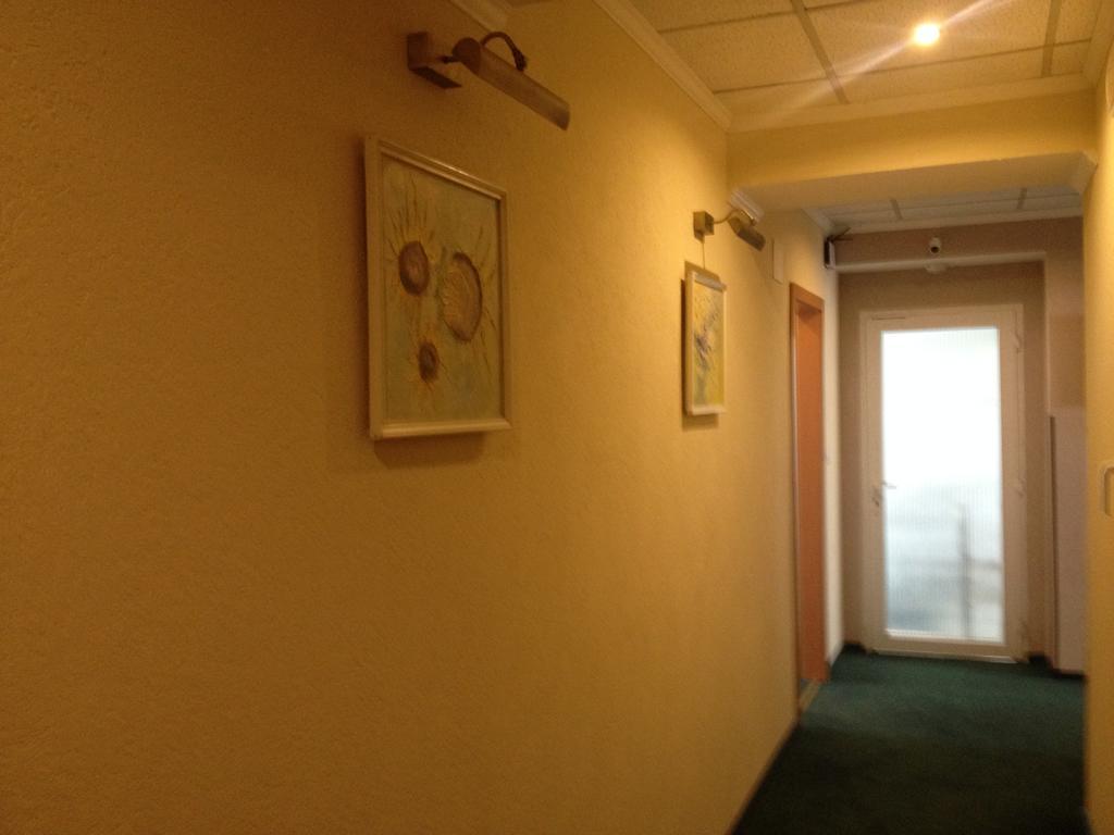 Artmotel & Bistro Хацег Экстерьер фото