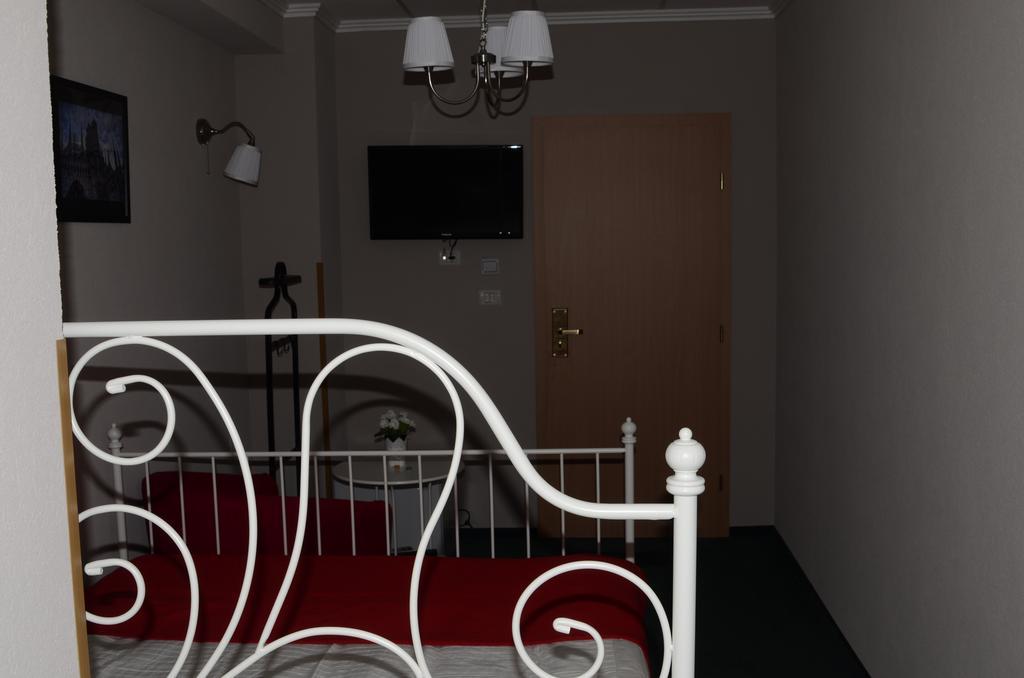 Artmotel & Bistro Хацег Экстерьер фото