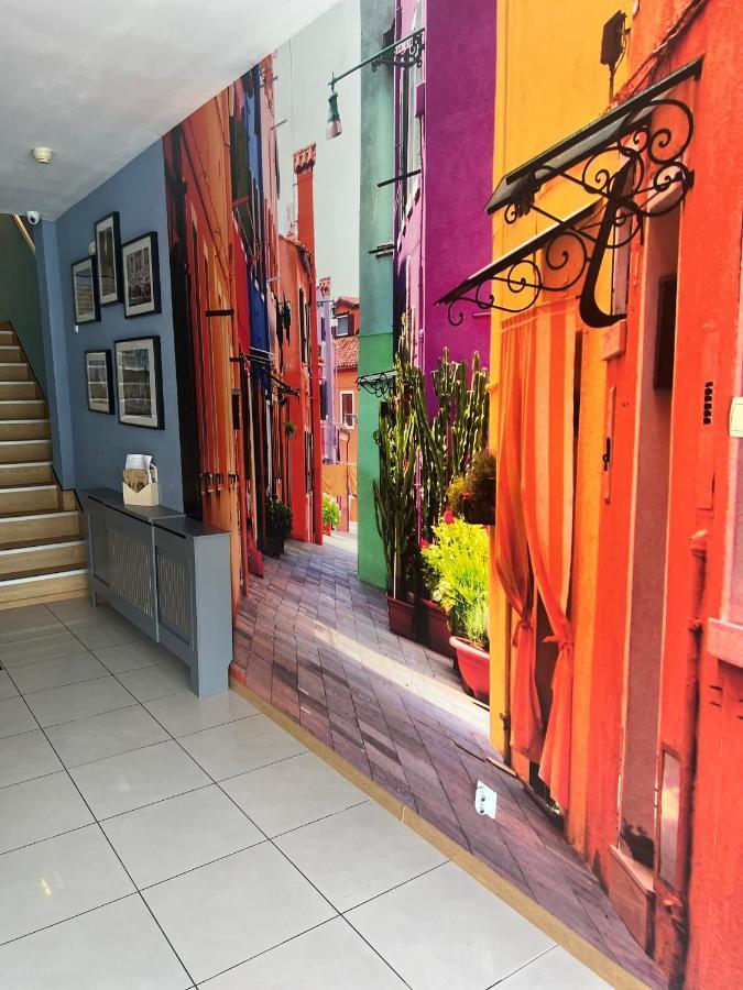 Artmotel & Bistro Хацег Экстерьер фото
