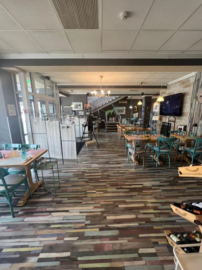 Artmotel & Bistro Хацег Экстерьер фото