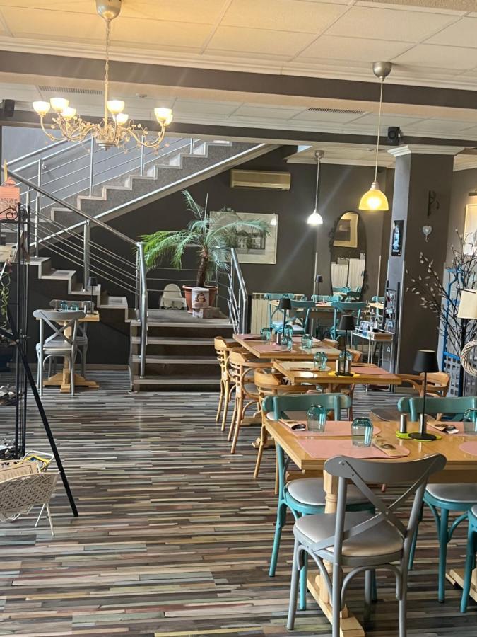 Artmotel & Bistro Хацег Экстерьер фото