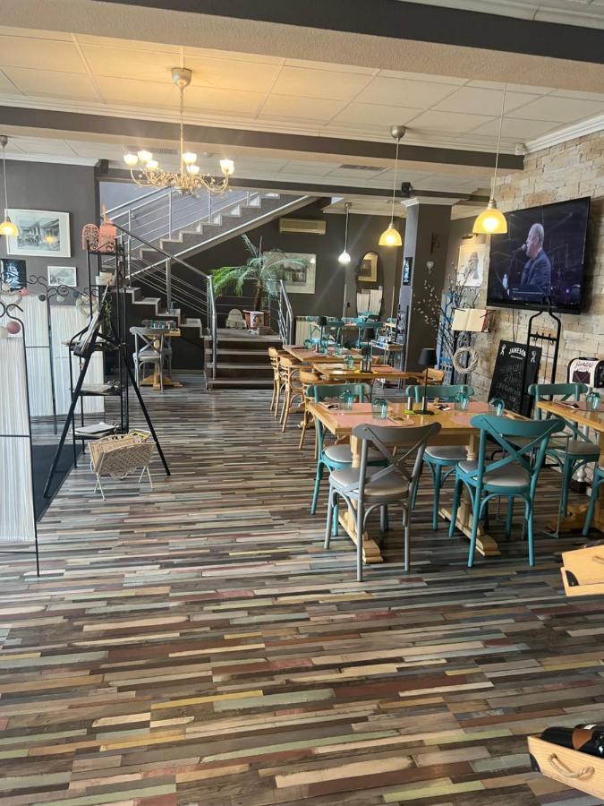 Artmotel & Bistro Хацег Экстерьер фото
