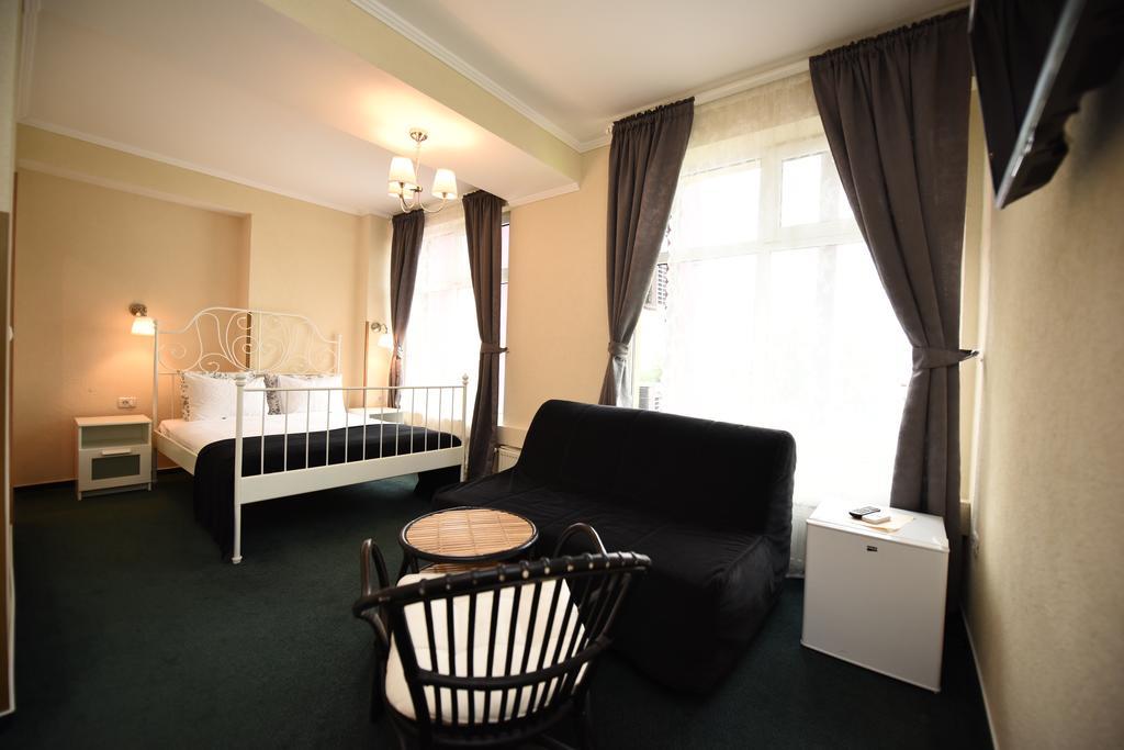 Artmotel & Bistro Хацег Экстерьер фото